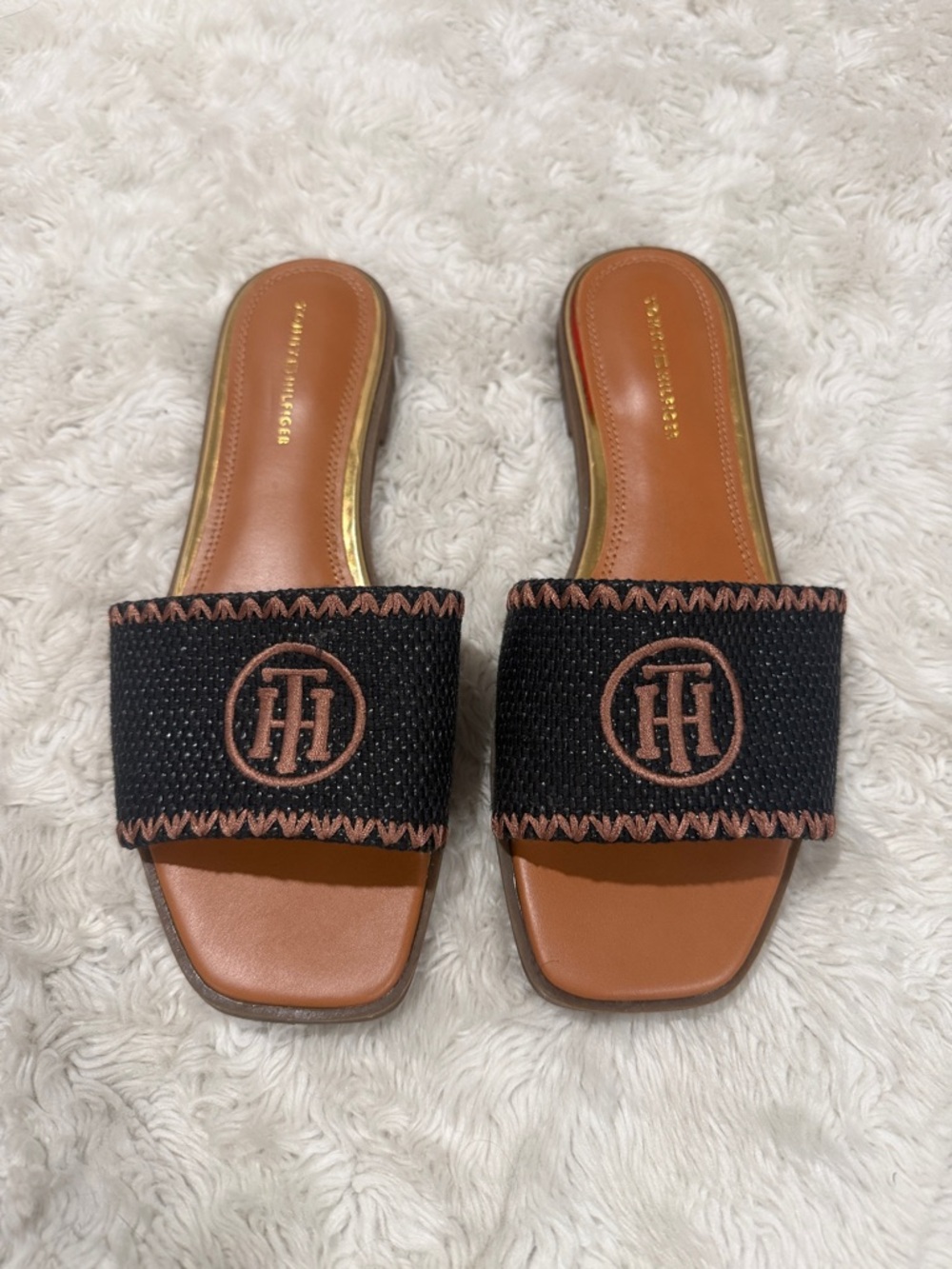 Tommy Hilfiger Women's Pezley flat sandals‎ in Black and Brown Size 7.5
